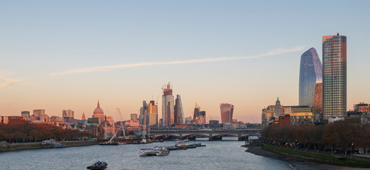 Fototapeta na wymiar Panoramic scene of London skyline at dusk