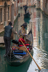 Fototapeta na wymiar Gondola tra i canali
