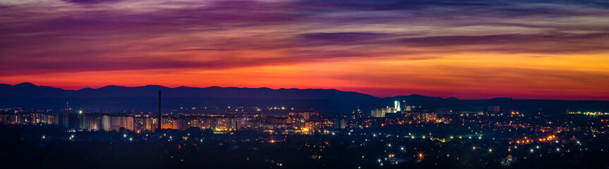 Fototapeta premium Beautiful sunset sky over the evening city