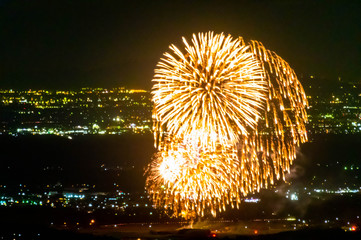 斜め上から花火