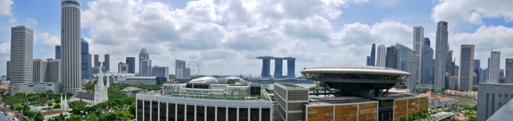 Panorama of Singapur, shot from a rooftop garden