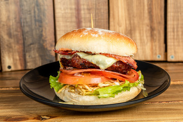 comida. parrilla y hamburguesa