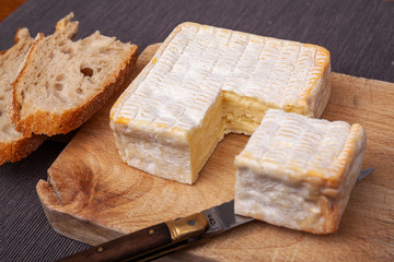 french cow's milk cheese called Pont-l'Évêque