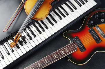 Piano keyboard and violin with a bow.