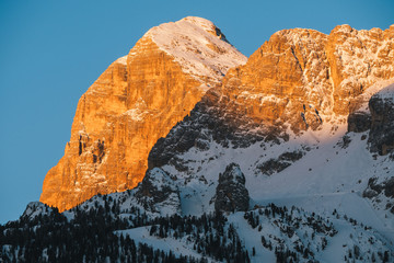 Fototapeta premium Tofana di Rozes Peak in Cortina d'Ampezzo in Winter at Dawn with Slopes