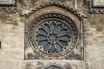 Fototapeta na wymiar Gothische Rosette Fenster am Dom Halberstadt