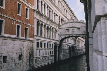 Fototapeta premium Panoramic view of Bridge of Sighs (Ponte dei Sospiri)