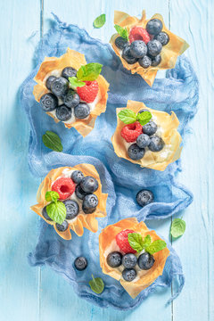 Phyllo cups made of cream and fresh berry fruits