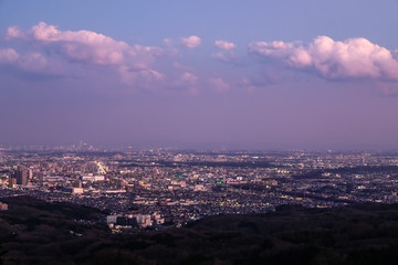 東京 高尾山 かすみ台展望台からの夕景 横浜方面