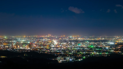 Fototapeta na wymiar 東京 高尾山 かすみ台展望台からの夜景 横浜方面