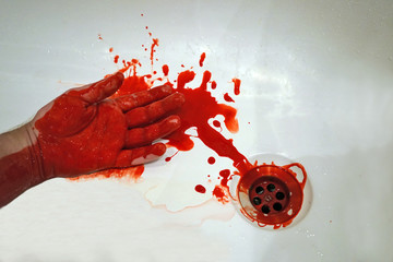 Hand mit Blut