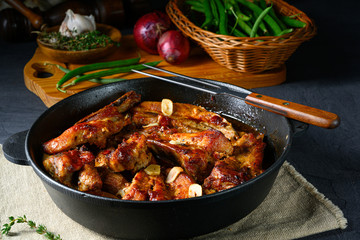 Spicy pork ribs with garlic and barbecue sauce