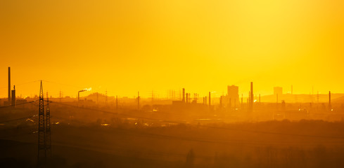 Industrielandschaft in der Sonne