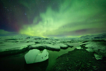 jökulsárlón lagoon under the aurora borealis or northen lights, Iceland