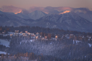 Poranek - Murzasichle Zima - w tle Tatry Zachodnie © Ola i Eryk