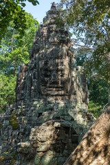 Fototapeta na wymiar Gate in Angkor Thom (Ankor Wat) Cambodia