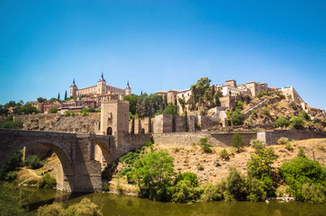 Fototapeta premium Panoramic view of Alcazar and Alcantara Bridge in the city Toledo, Spain.