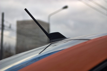 compact radio antenna of a car-sharing car