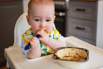 7 months old baby eating