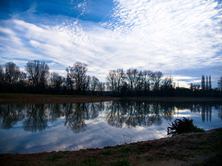 Nebenarm des Main in Frankfurt Fechenheim