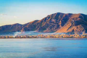 Obraz premium Sunrise at Mediterranian sea and in Palermo old city