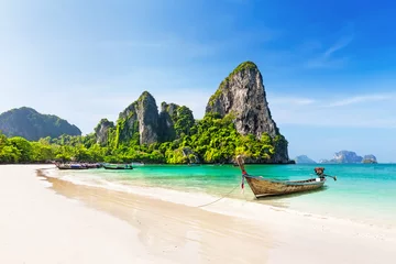Fleecedeken met foto Thai traditional wooden longtail boat and beautiful sand beach. © preto_perola