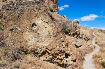 Hiking trail along the palisades at the Clarno Unit of the John Day Fossil Beds National Monument, Oregon, USA