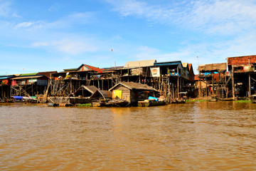 Fototapeta na wymiar View of the amazing floating village of Kampong Khleang on the banks of Tonle Sap lake