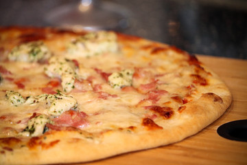 Chicken, bacon and herb pizza