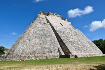 Fototapeta na wymiar Ruin pyramid in Yucatan, Mexico