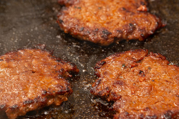 minced meat sizzles in the pan
