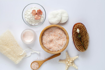 Obraz na płótnie Canvas Natural cosmetics for skin care treatment: sea salt, cream and face mask.