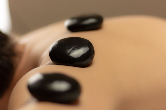 massage chinois pierre chaude noir