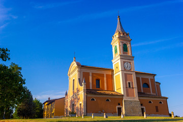 Fototapeta na wymiar La Chiesa di Sant'Apollinare a Castello di Serravalle, Valsamoggia, Emilia Romagna, Italia