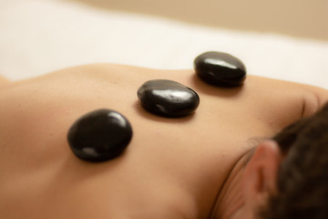 Obraz na płótnie Canvas massage chinois pierre chaude noir
