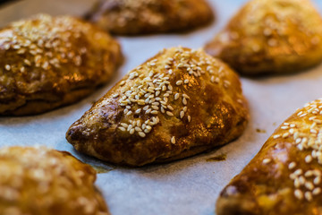 hot cross buns with poppy seeds