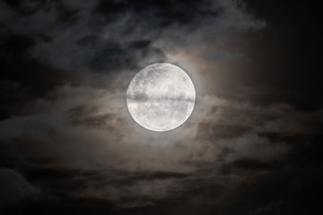 Naklejka na ściany i meble Full moon amongst the clouds