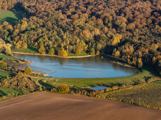 vue aérienne de la forêt à l'automne à Aincourt dans le Val d'Oise en France