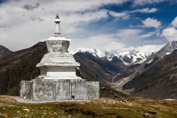 Fototapeta na wymiar White tibetan buddhist pagoda at the Rohtang pass in Northern India mountains near Manali.