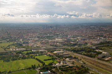 Fototapeta na wymiar Milano skyline città