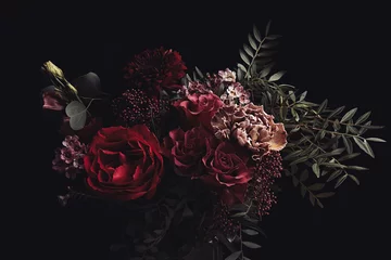 Foto auf Acrylglas Schwarz Schöner Blumenstrauß aus verschiedenen Blumen auf schwarzem Hintergrund. Blumenkartendesign mit dunklem Vintage-Effekt