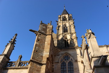 Fototapeta premium Clocher de l'église Notre-Dame à Saint-Père-sous-Vézelay