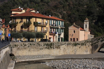 les berges de la Nervia à Dolceacqua