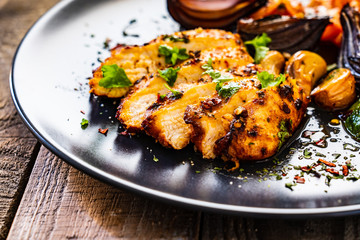  Barbecue chicken breast with roast vegetables