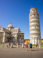 Pisa Leaning bell tower and Cathedral in Italy in summer - obrazy, fototapety, plakaty