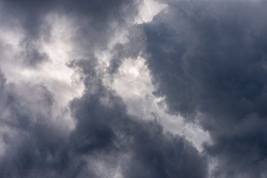 Ciel orageux, texture de nuage gris menaçant