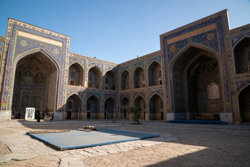 Fototapeta na wymiar Registan square on a sunny day in Samarkand, Uzbekistan