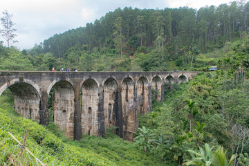 Fototapeta na wymiar People in the Nine Arch Bridge, Sri Lanka