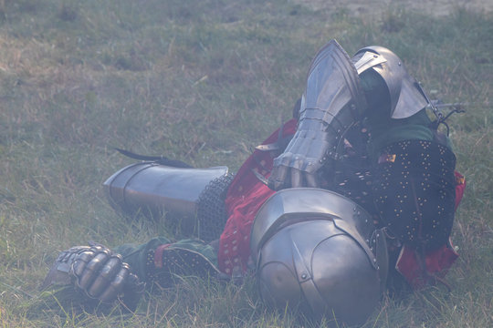 A fallen knight in full dress on the slaughter field.