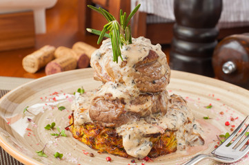 medallion of beef on hash brown with mushroom sauce